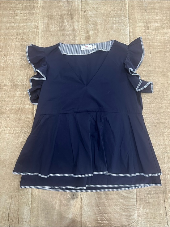 Vineyard Vines Tops - Vineyard Vines Navy Ruffle Peplum Top | Size M | Seersucker Trim